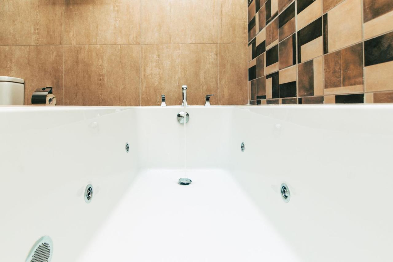 Blackwood Boutique Hotel And Apartments Dar es Salaam Buitenkant foto